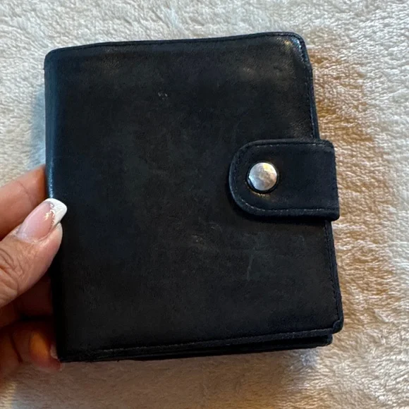 CHANEL Black Leather Wallet - Picture 3 of 8